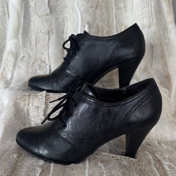 X-Appeal Black Leather Lace-Up Heels - Picture 4 of 7